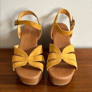 American Eagle Mustard Yellow Suede Platform Heels W/ Ankle Strap Size 7